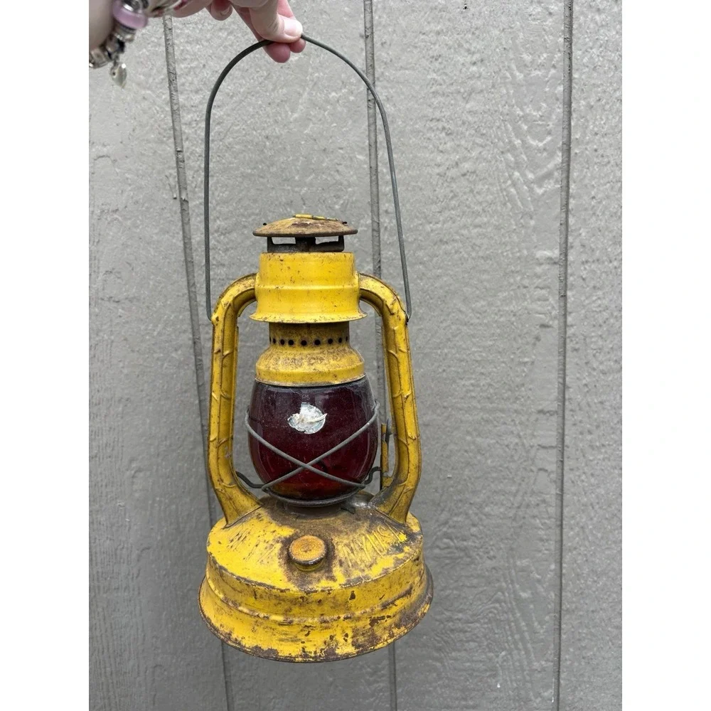 Antique Deitz No. 100 MLPS Kerosene Lantern Stolen from New York Red Globe‎